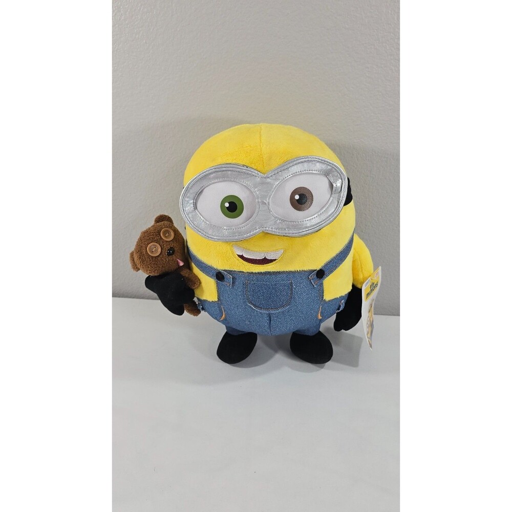 Universal Studios Exclusive Despicable Me Minion Bob With Teddy Bear Plush NWT